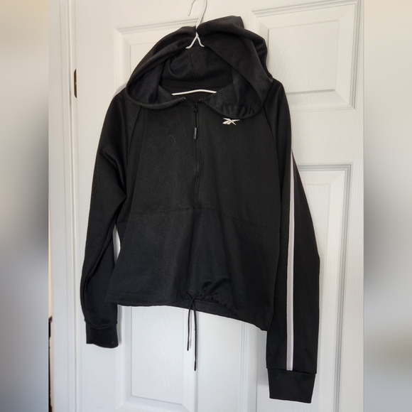 Slightly cropped Reebok sweater - Picture 2 of 3